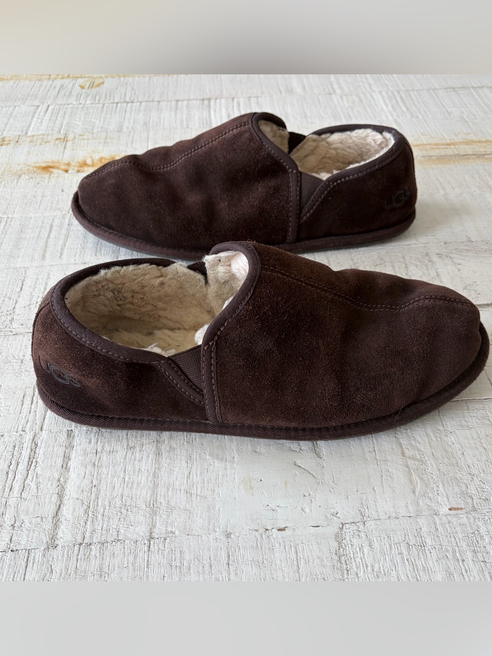 UGG Romeo II Scuff Slippers Men’s size 11 Dark Brown Suede Loafers Sheepskin Fur